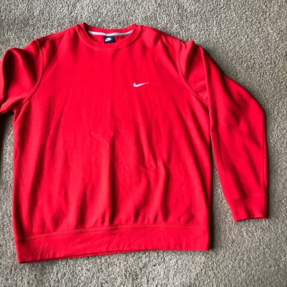 nike long sleeve sweatshirt